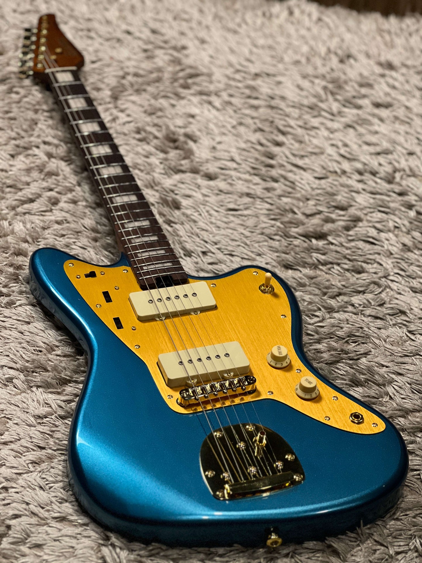 Soloking JM40 Offset Deluxe in Lake Placid Blue with Gold Hardware