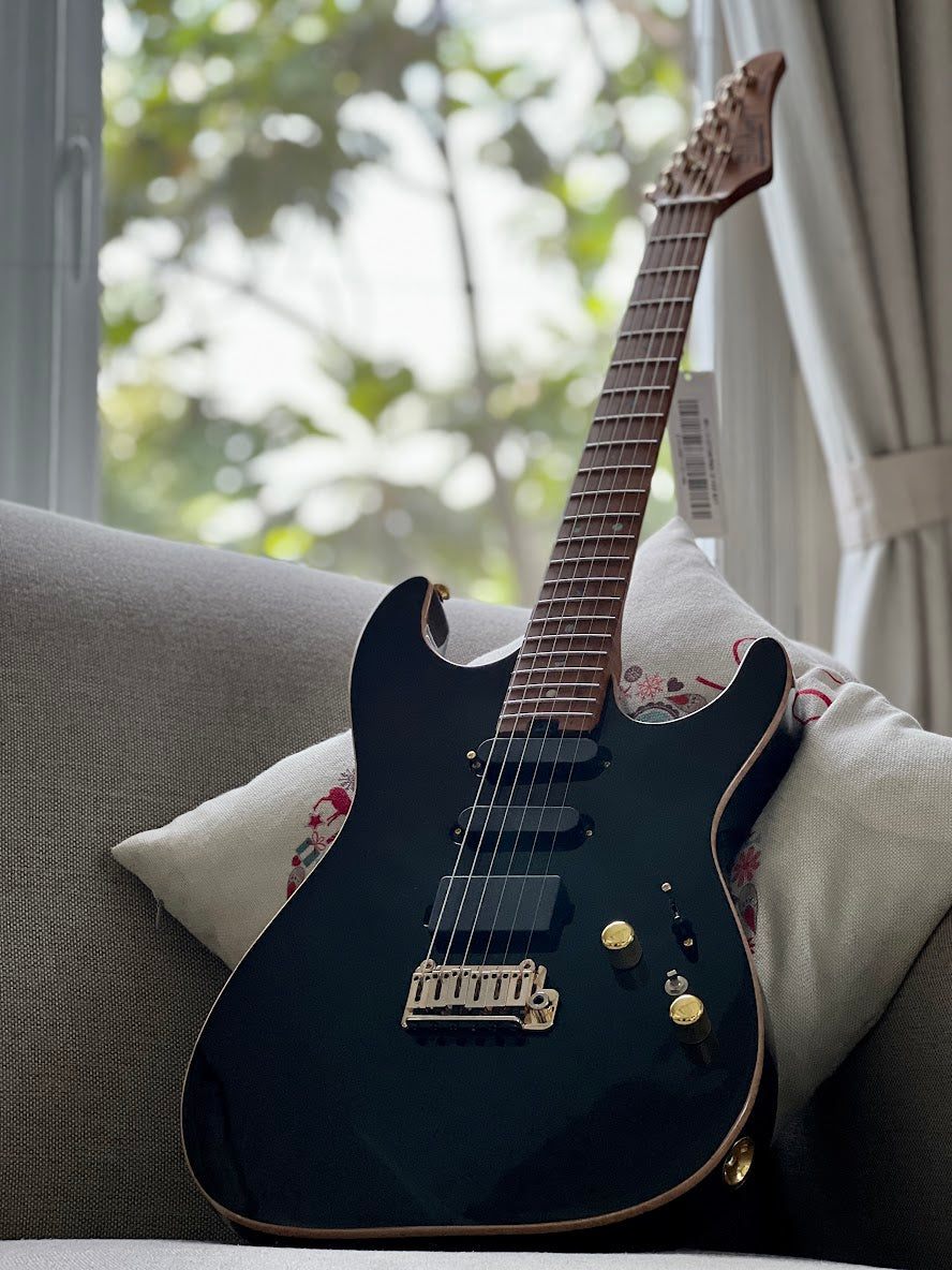 Soloking MS-1 Custom 22 HSS Flat Top Roasted Flame Maple Neck in Black Beauty