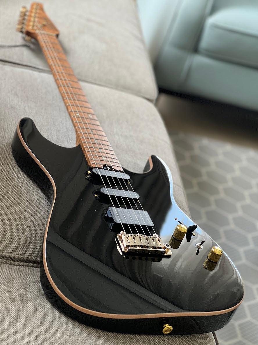 Soloking MS-1 Custom 22 HSS Flat Top Roasted Flame Maple Neck in Black Beauty