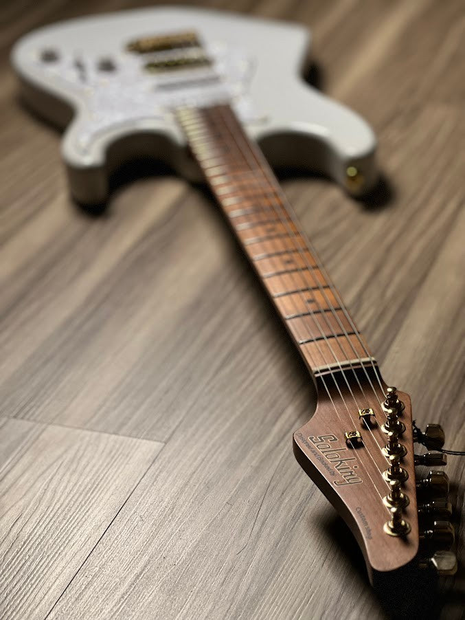 Soloking MS-11 Classic MKII in Olympic White with Gold Hardware and Roasted Maple FB
