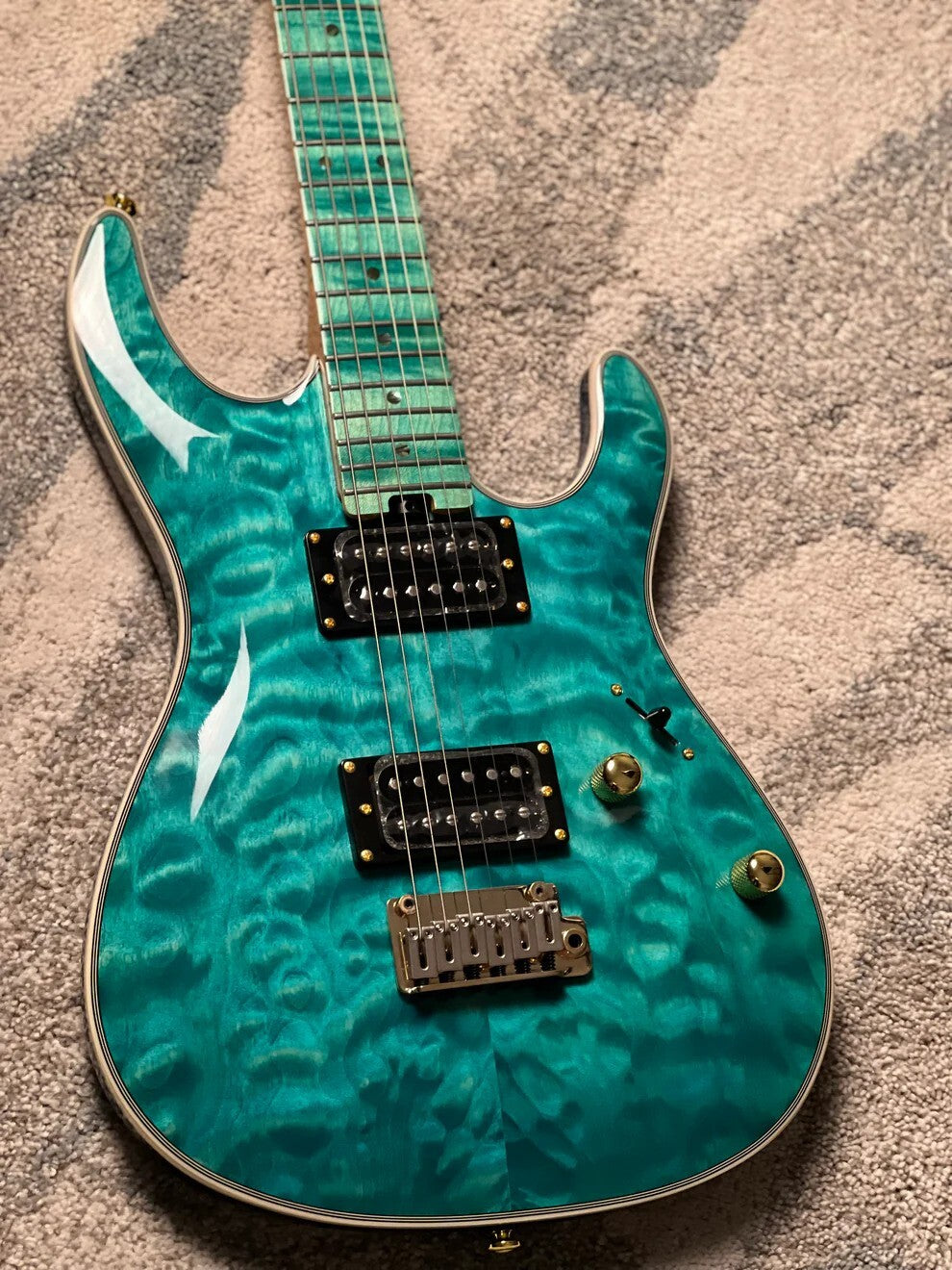 Soloking SM-22 HH QM Shredmaster with Blue Tinted Flame Maple FB in Sapphire Blue